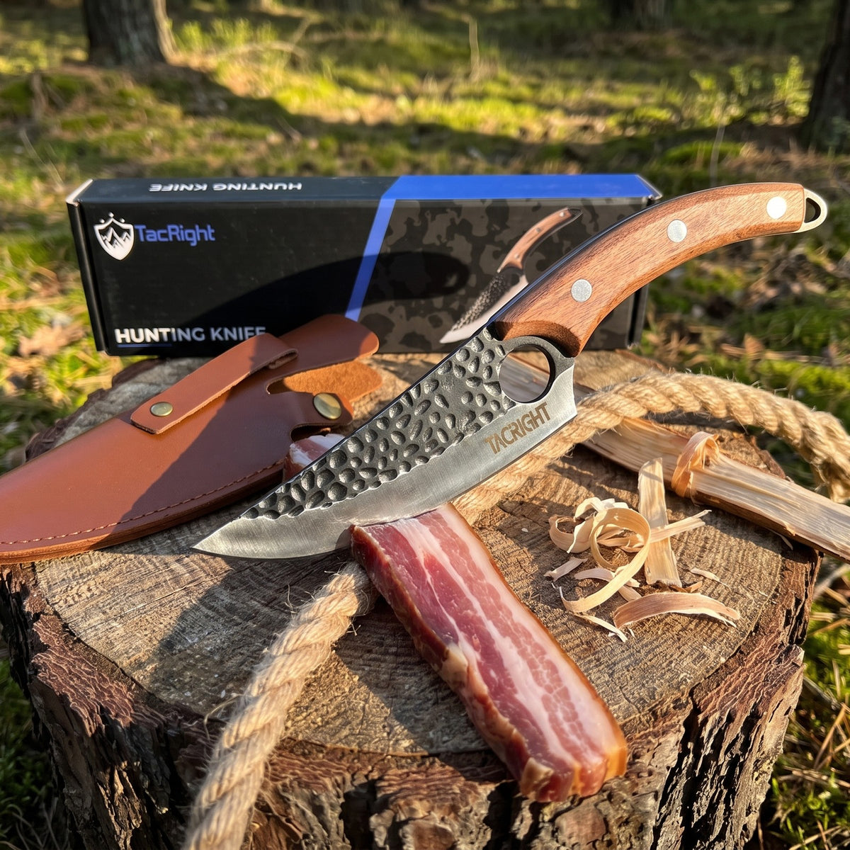 Hunting knife with leather sheath and retail box